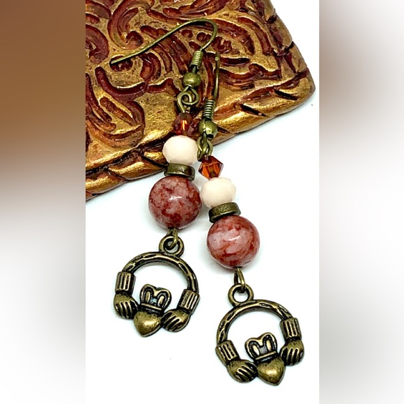 Irish Cork Red Marble Glass Crystal Bronze Claddagh Earrings St. Patrick’s Day - Picture 2 of 4